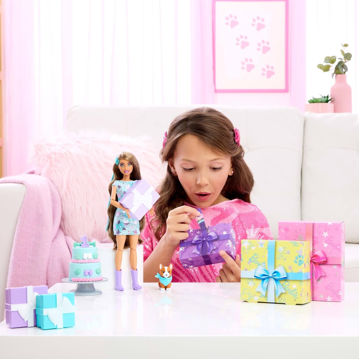 Party panenka Barbie rozbalená a doplňky Birthday Pet Series 10 Překvapení Party Star Set včetně efektu měnícího barvu a dortových dekorací JFG72