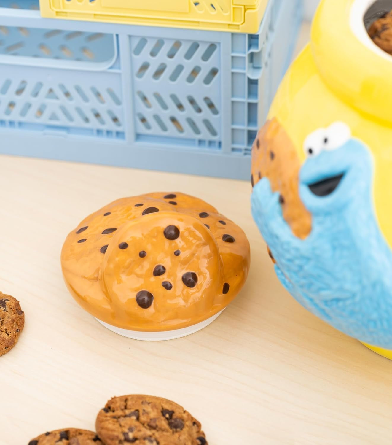 Grupo Erik keramická dóza na sušenky Sesame Street Cookie Monster - dóza na sušenky s víkem Velká 21,0 x 27,0 x 22,0 cm Dóza na sušenky s víčkem Oficiální krabičky na uskladnění potravin sezamové ulice Naty Shop