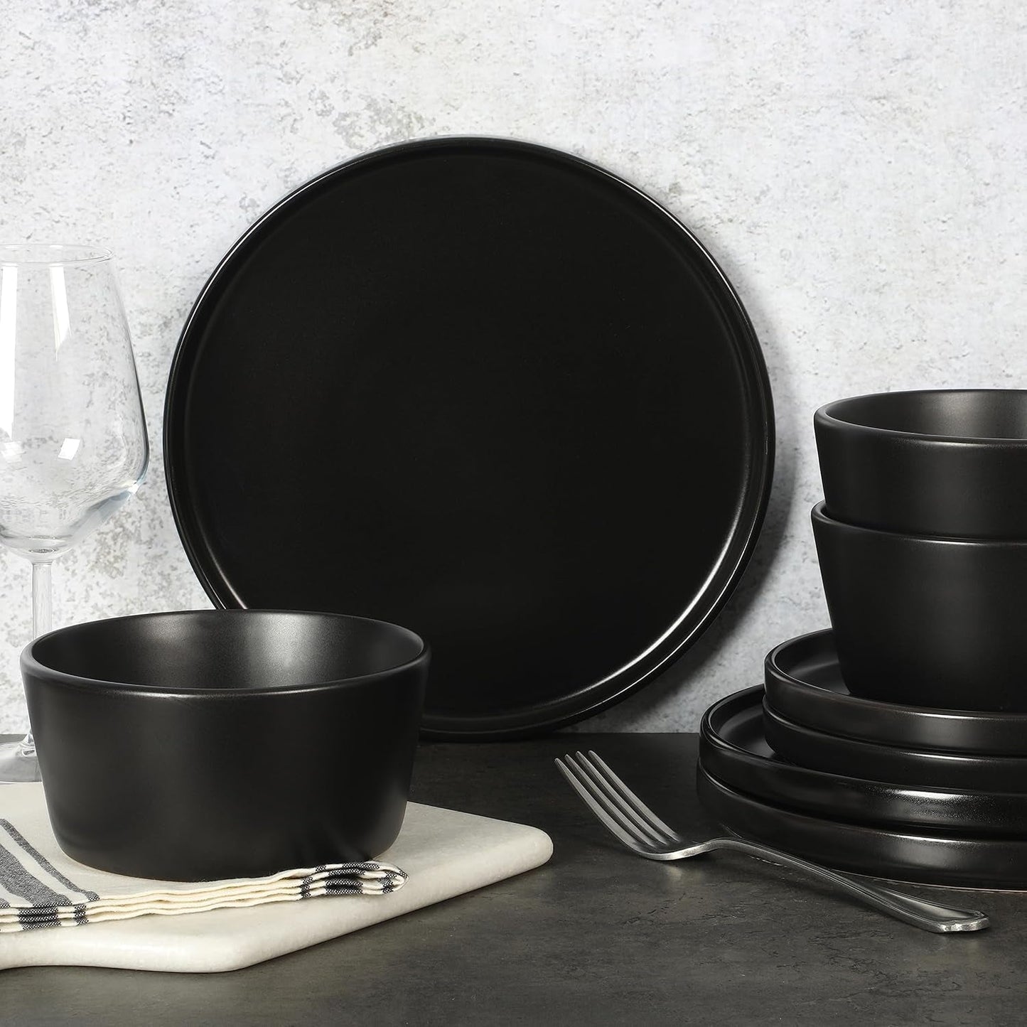 Sada Bowery Dinnerware, 32 dílná, matná černá, kamenina, talíře, misky a hrnky, slouží 8