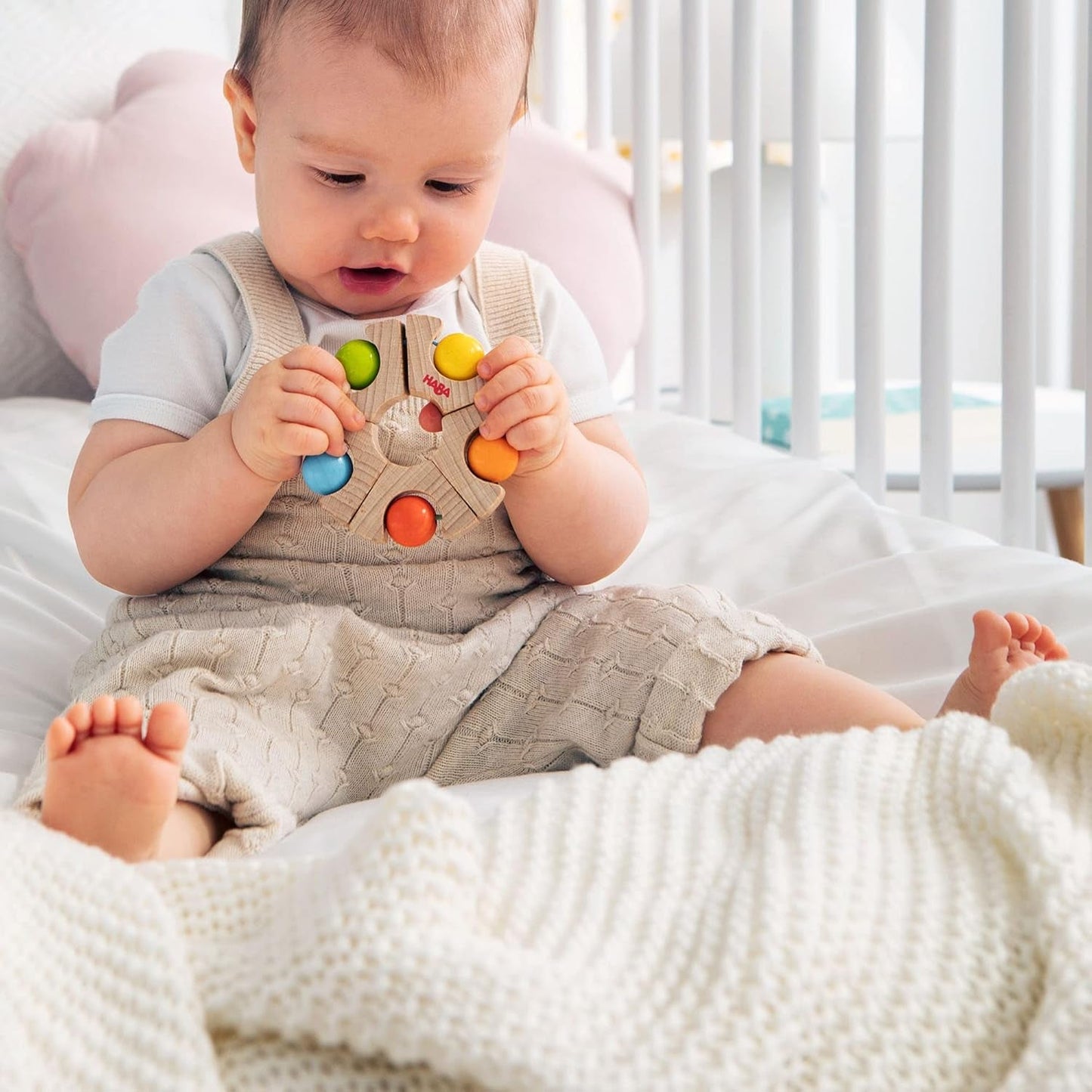 HABA 306692 - Chytací hračka s kuličkovým kolem, Chytací hračka od 6 měsíců, Made in Germany, Colorful Bebe Toys Naty Shop