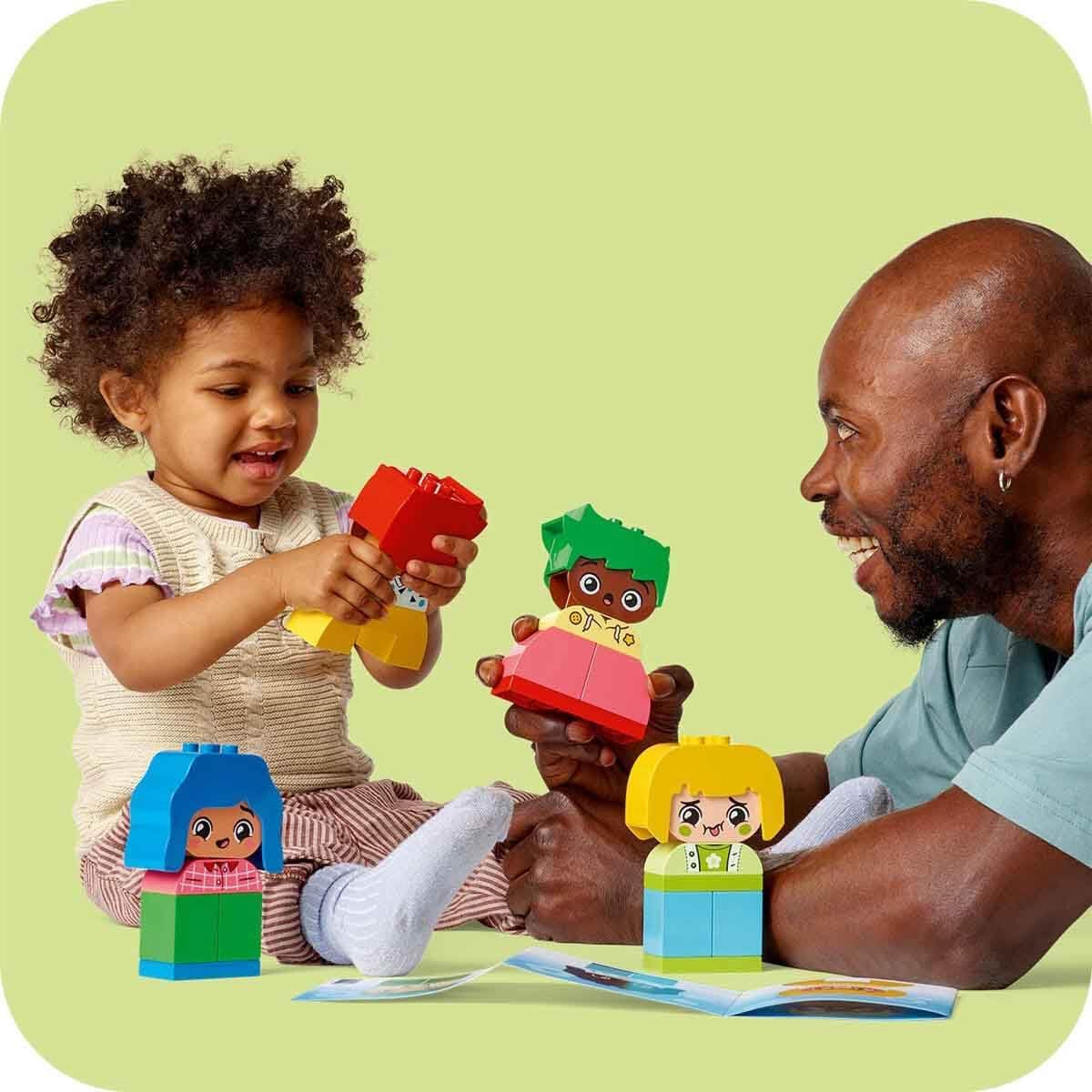 LEGO DUPLO Big Feelings, stavitelská skládací hra s 23 barevnými kostkami a 4 figurkami, motorická hračka na podporu sociálního a emocionálního rozvoje malých dětí od 18 měsíců 10415 Stavebnice Beuche den LEGO-Store