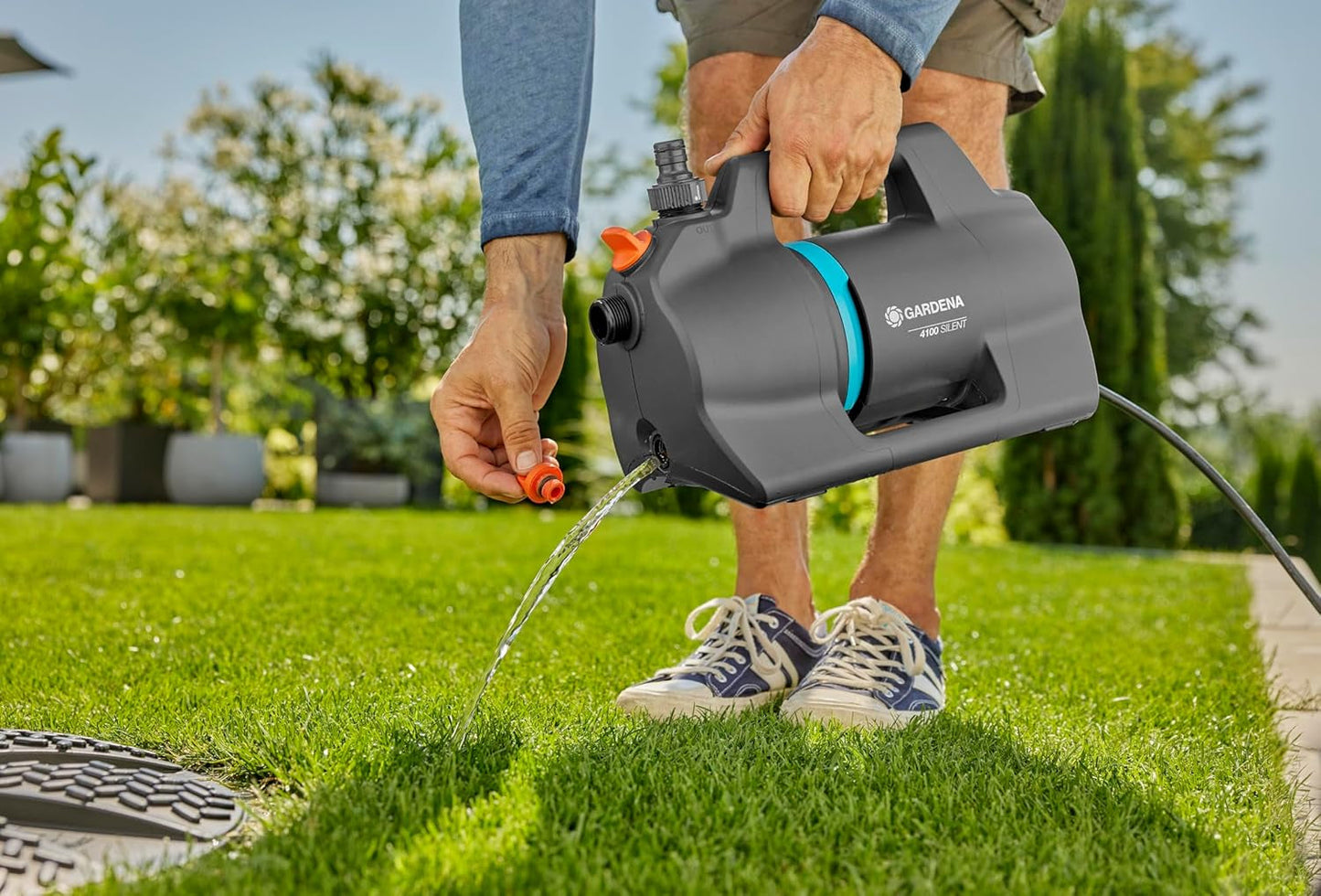 Sada zahradních čerpadel Gardena 4100 Silent: Velmi tiché a inovativní zavlažovací čerpadlo se sacím připojením 3,5 m a 20 m klasickou hadicí, průtok 4100 l/h, motor 550 W, vodotěsné, ekonomické (9051-20)