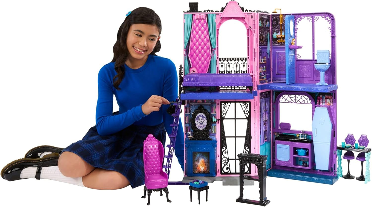 Hotelový domeček pro panenky Monster High Buh-tique, skládací herní sada s děsivými překvapeními v každém pokoji a 13+ herních sad, včetně nábytku a doplňků, JBF16