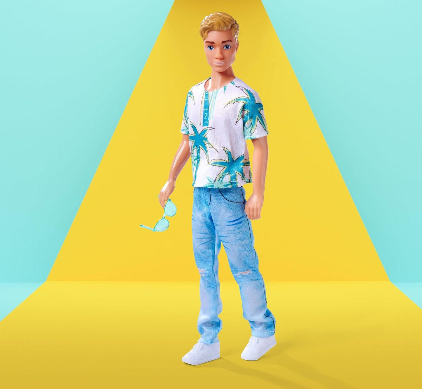 Panenka Simba Steffi Love Kevin v topu s potiskem dlaně a cool džínách, včetně slunečních brýlí, 30 cm, věk 3+