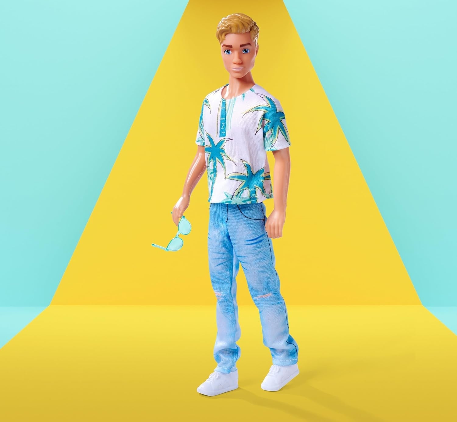 Panenka Simba Steffi Love Kevin v topu s potiskem dlaně a cool džínách, včetně slunečních brýlí, 30 cm, věk 3+