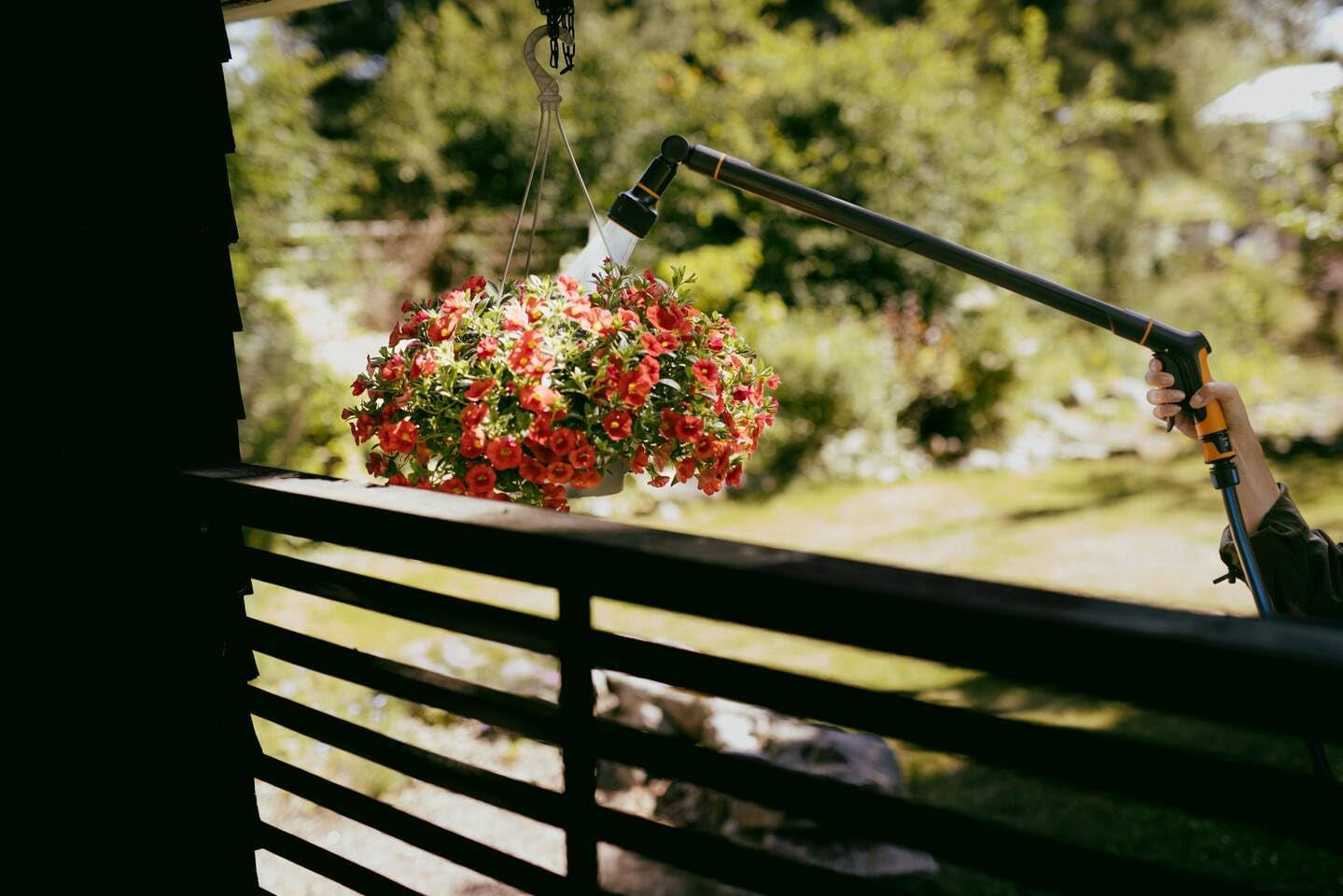 Zahradní hadice Fiskars S, pevná, Vodní hadice pro ruční zavlažování, 13 mm (1/2"), Délka: 15 m, Univerzální připojení, UV ochrana, Ochrana proti mrazu, Odolná proti kroucení, Modrá, 1076049