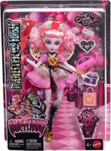 Panenka Monster High Scary Sweet Birthday Cupid Asteria v růžových a červených společenských šatech s tematickými doplňky, jako je pozvánka, balónek, dárek a další, JBG77