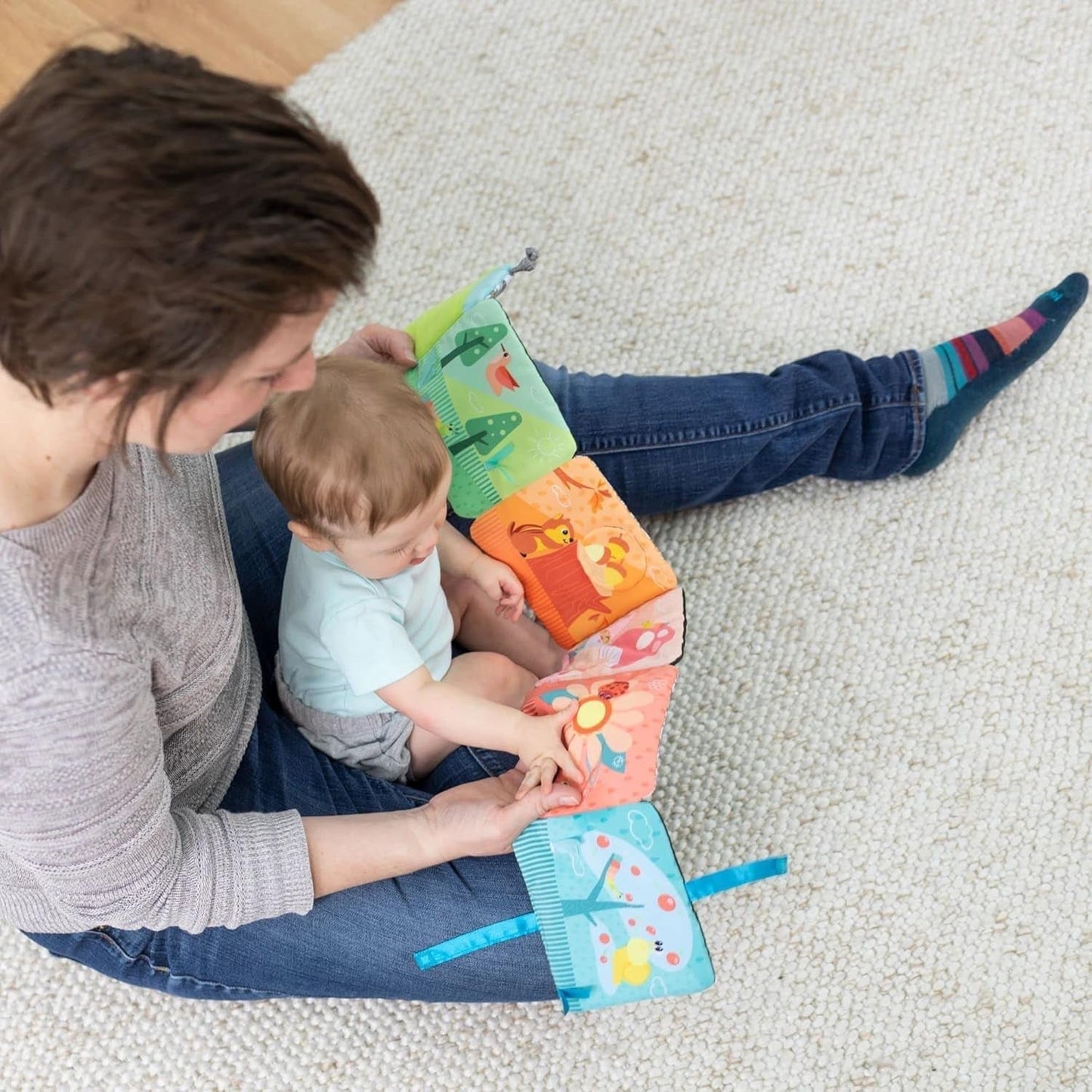 Lamaze Colorful Caterpillar Ride, hračka pro novorozence, smyslová hračka pro miminko s barvami a zvuky, vývojová hračka pro 6 měsíců pro chlapce a dívky, L27463 Hračky pro miminka Naty Shop