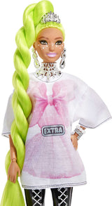 Barbie HDJ44 - Extra panenka č. 11 v oversized tričku a legínách s papouškem, extra dlouhé neonově zelené vlasy a doplňky, ohebné klouby, dárková hračka pro panenky Naty Shop od 3 let