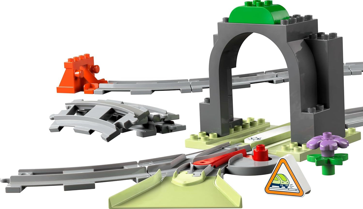 LEGO DUPLO Městský železniční tunel a koleje – rozšiřující sada, dárek pro batolata, podporuje zručnost, herní sada pro 2leté fanoušky vozidel, kreativní výuková hračka 10425 Stavebnice Besuche den LEGO-Store