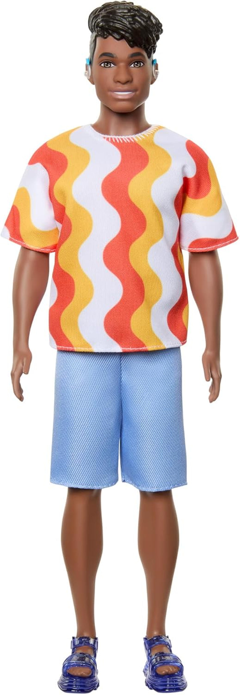 Panenka Barbie Fashionistas Ken č. 220 Strappy široký tvar těla v odnímatelné oranžové vzorované košili, šortkách a sandálech na platformě, HRH23 Naty Shop Dolls Default Title