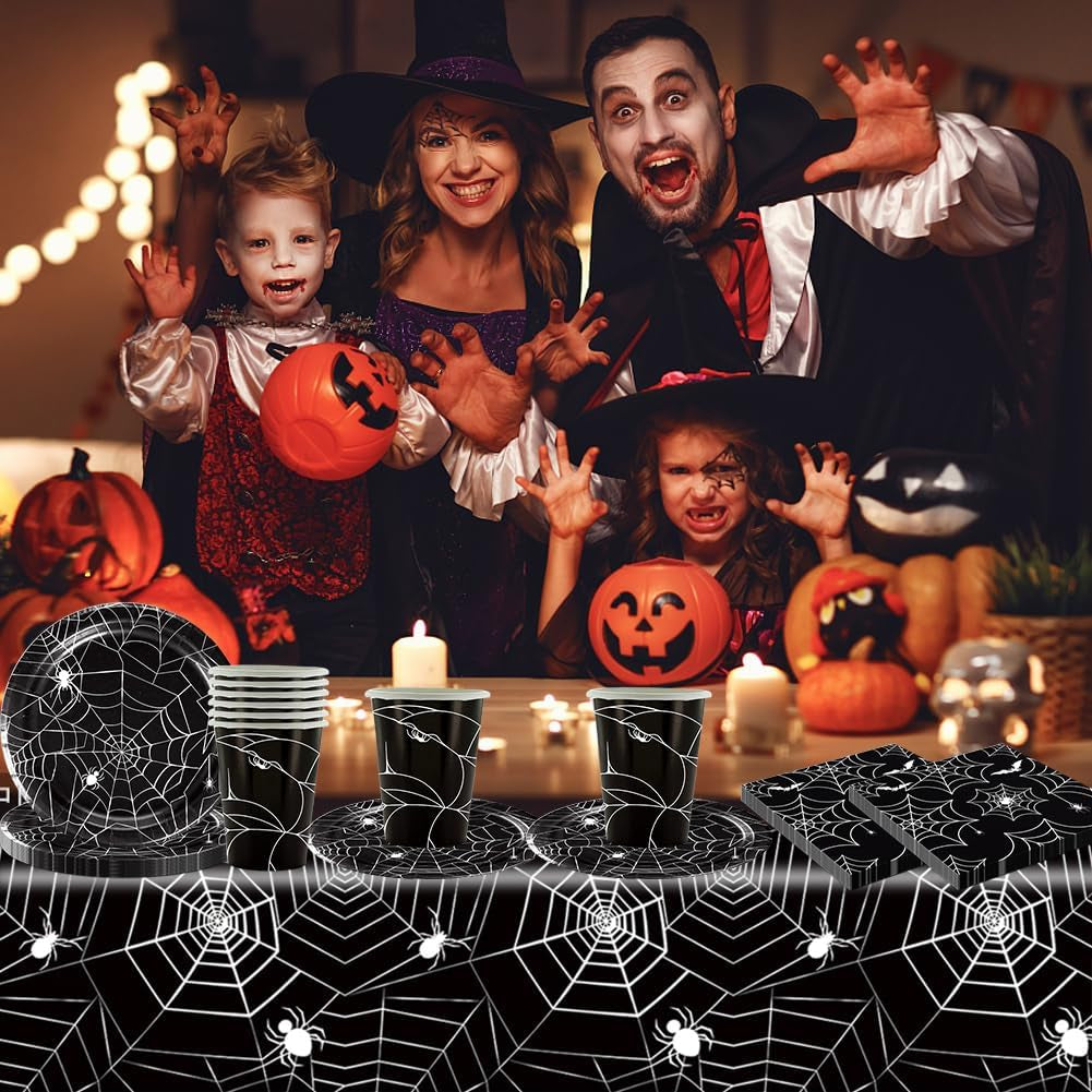 49dílná sada papírových příborů Halloween Spider včetně talířů, ubrousků, sklenic a ubrusu. Černá sada nádobí s dezertními talířky, ubrousky a skleničkami.
