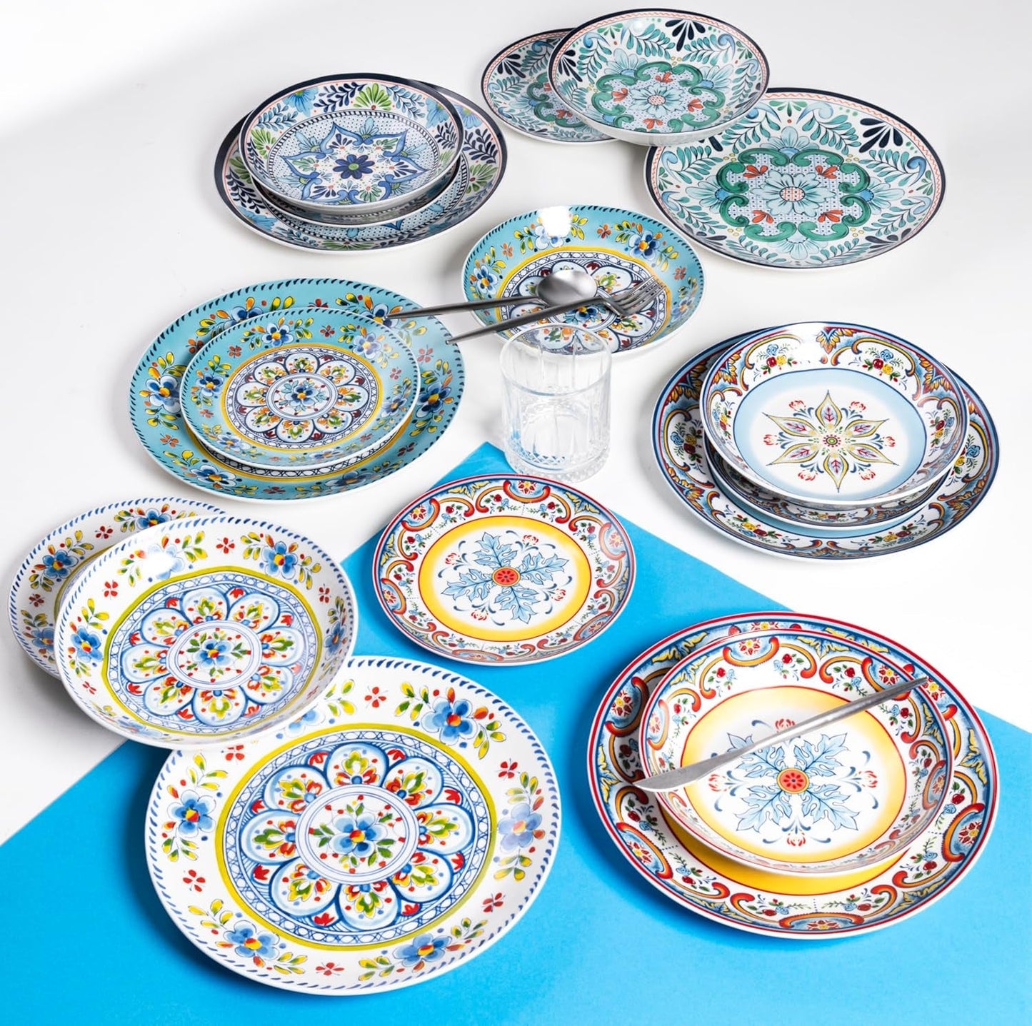 18dílný porcelánový jídelní servis, 6 různých sad talířů, Andalusie