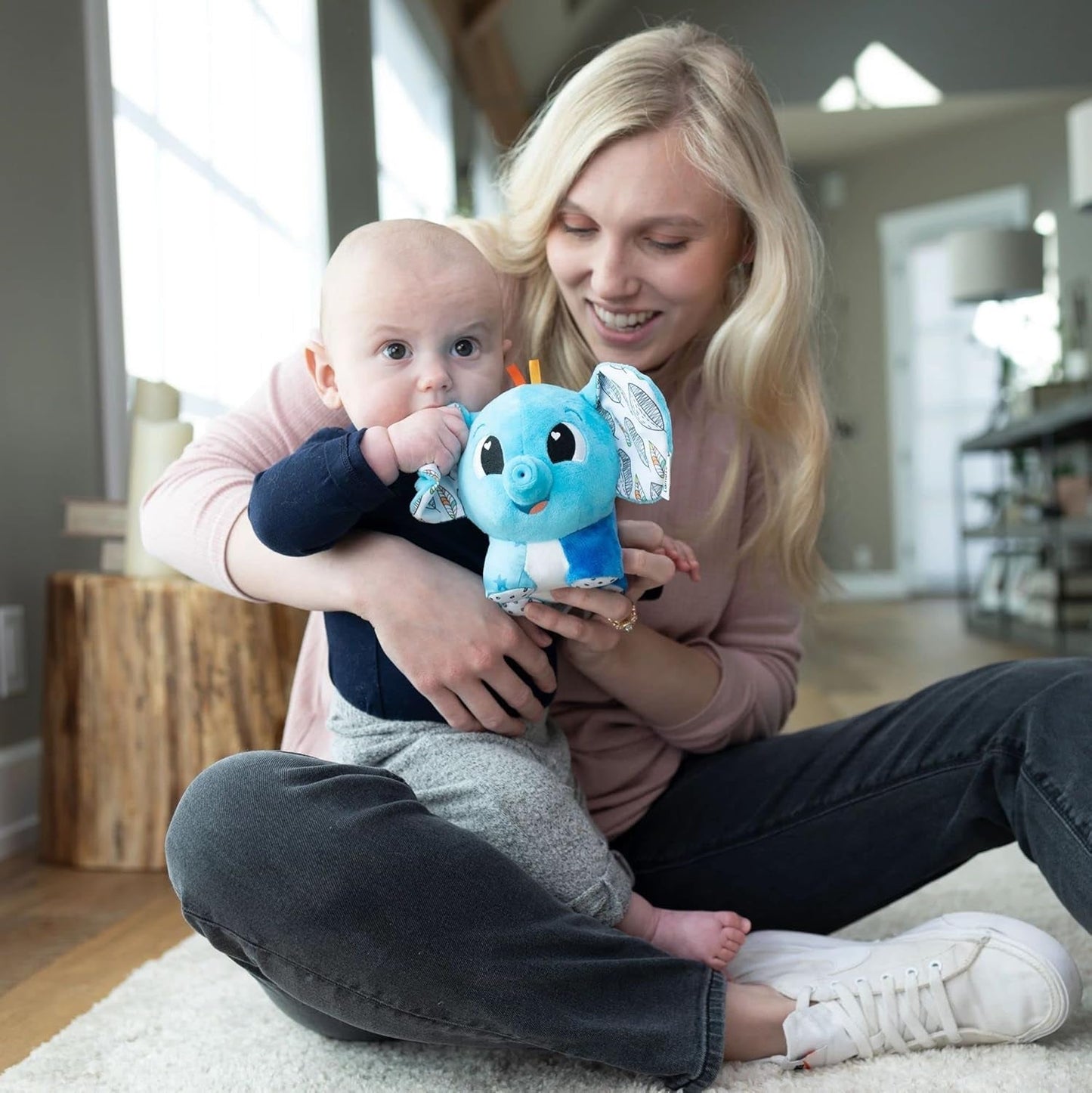 LAMAZE Sloní pýchavka, hračka pro novorozence, smyslová hračka pro miminko, dárek pro nové rodiče, vývojová hračka pro 3 měsíce pro chlapce a dívky, L27467 Hračky pro miminka Naty Shop