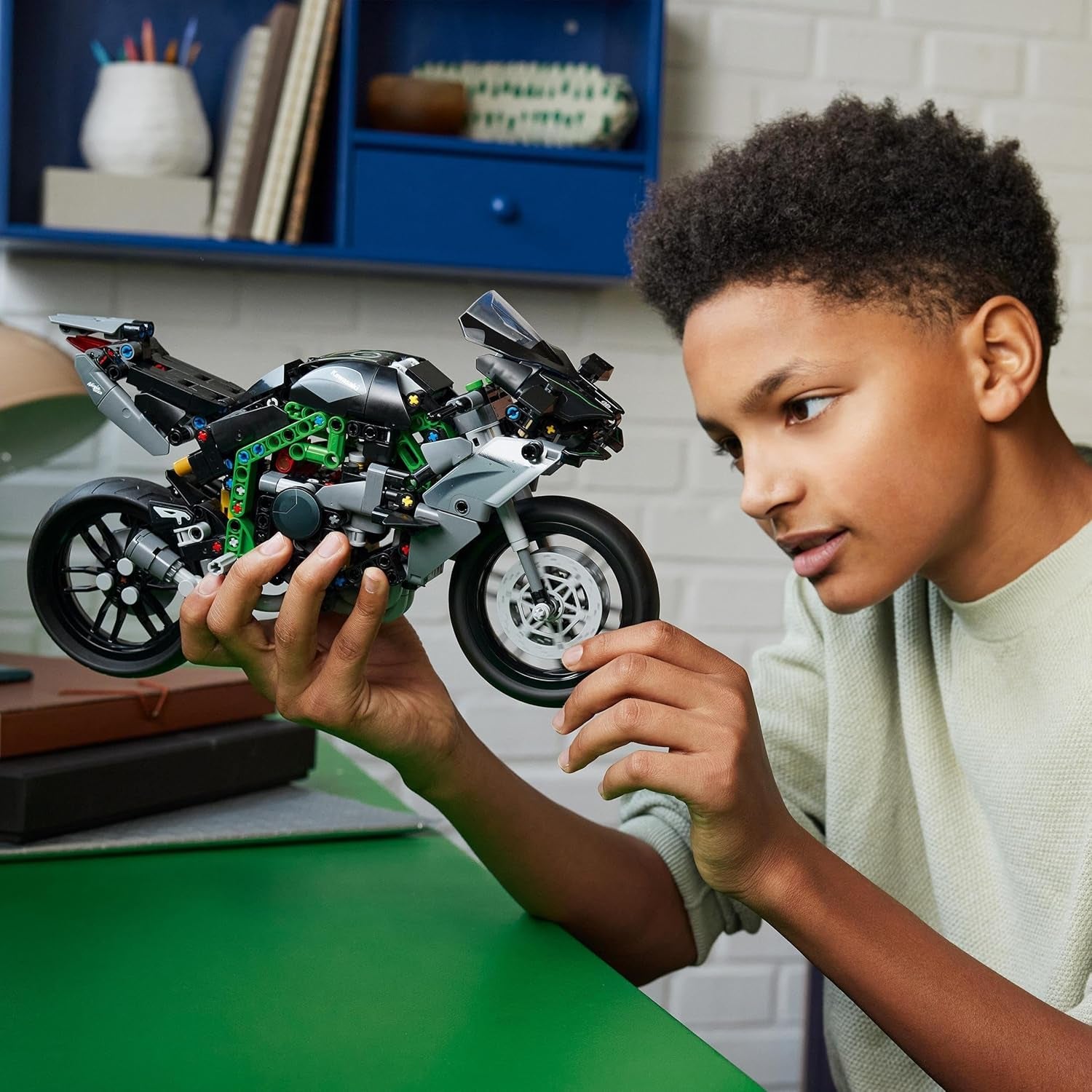 LEGO Technic Kawasaki Ninja H2R Motocykl, Děti a dospělí Dárek k narozeninám, Dekorace, Hračka, Model pro chlapce a dívky Věk 10+ 42170 Stavebnice Besuche den LEGO-Store