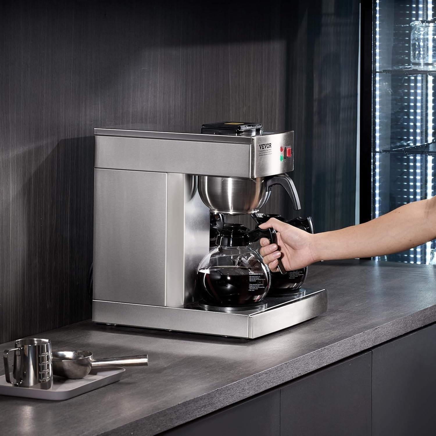 Komerční kávovar na espresso s filtrem na 12 šálků VEVOR se 3 skleněnými karafami a 3 topnými deskami Espresso kávovar z nerezové oceli s automatickým přívodem vody pro kancelářskou restauraci Kavárna