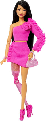 Panenka Barbie Deluxe Styl č. 3 s oblečením Barbiecore, blond vlasy ve vysokém drdolu, pastelově růžové šaty s velkou mašlí a doplňky jako síťované punčocháče, HYV27 Naty Shop Dolls Black