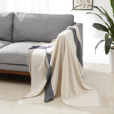 Amazon Basics Throw deka, lehká, recyklovaný polyester, Room Decor Cozy deka, 127 X 152 Cm, slonovinově bílá s modrým kostkovaným lůžkem Postele a deky Besuche den Amazon Basics-Store Slonovinová bílá s modrým kostkovaným vzorem