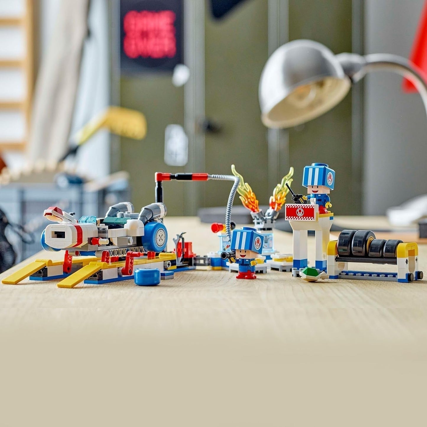 LEGO Super Mario: Mario Kart - Toad's Workshop, postavička Nintendo, přizpůsobitelná hračka, sada dobrodružství, dárek pro chlapce, dívky a hráče od 8 let 72035 Stavebnice Besuche den LEGO-Store