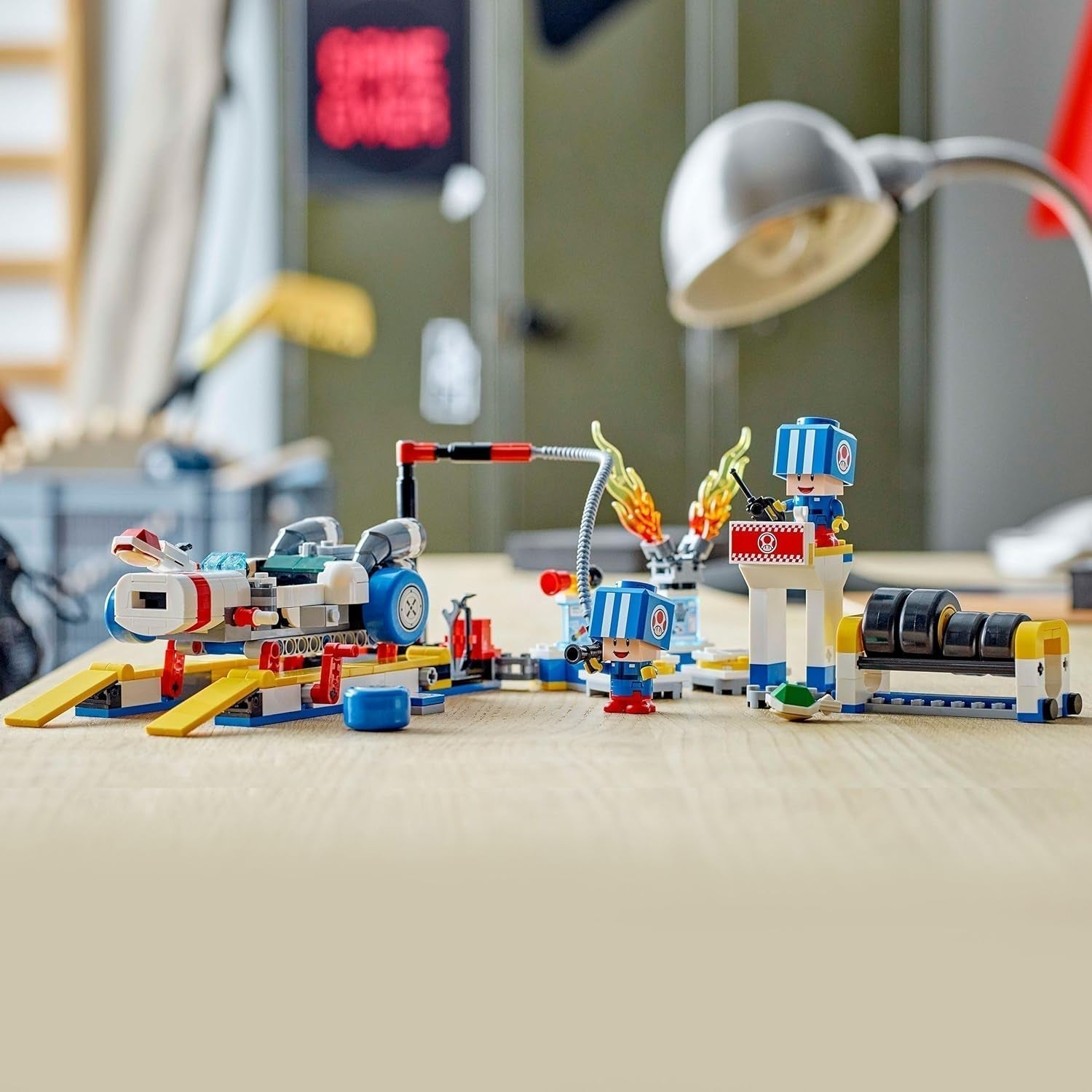 LEGO Super Mario: Mario Kart - Toad's Workshop, postavička Nintendo, přizpůsobitelná hračka, sada dobrodružství, dárek pro chlapce, dívky a hráče od 8 let 72035 Stavebnice Besuche den LEGO-Store