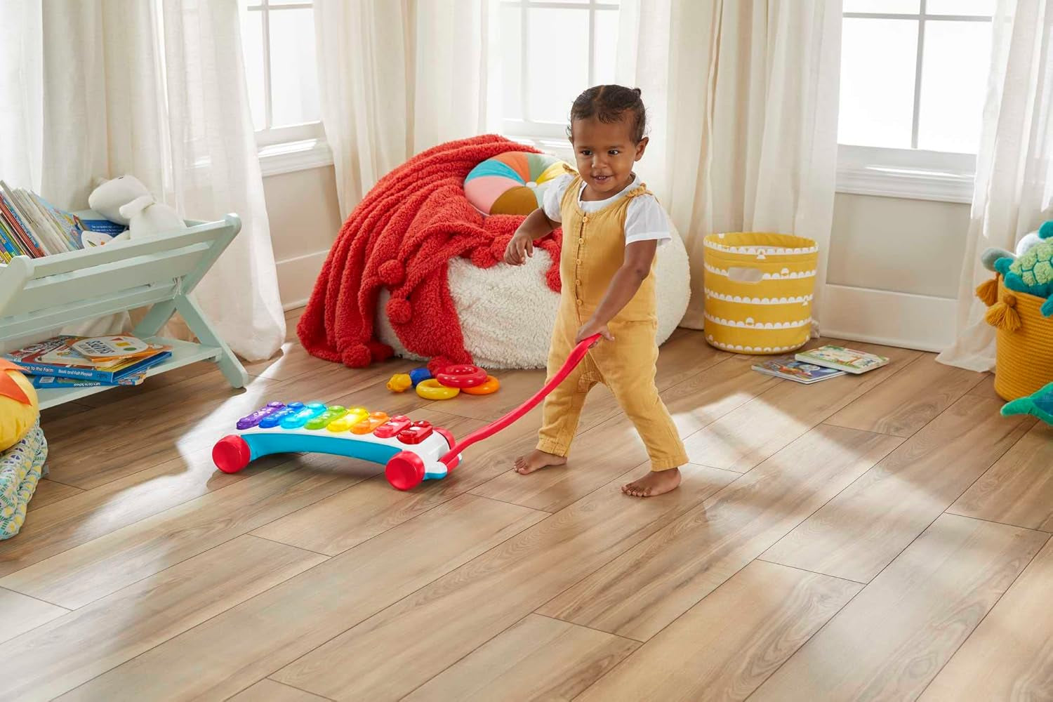 Fisher-Price Light-up obří xylofon - elektronický hudební nástroj k tahání s písničkami s učebním obsahem, pro děti, batolata od 9 měsíců, vícebarevné, verze: francouzská, HJK40 Jucarii Bebe Naty Shop