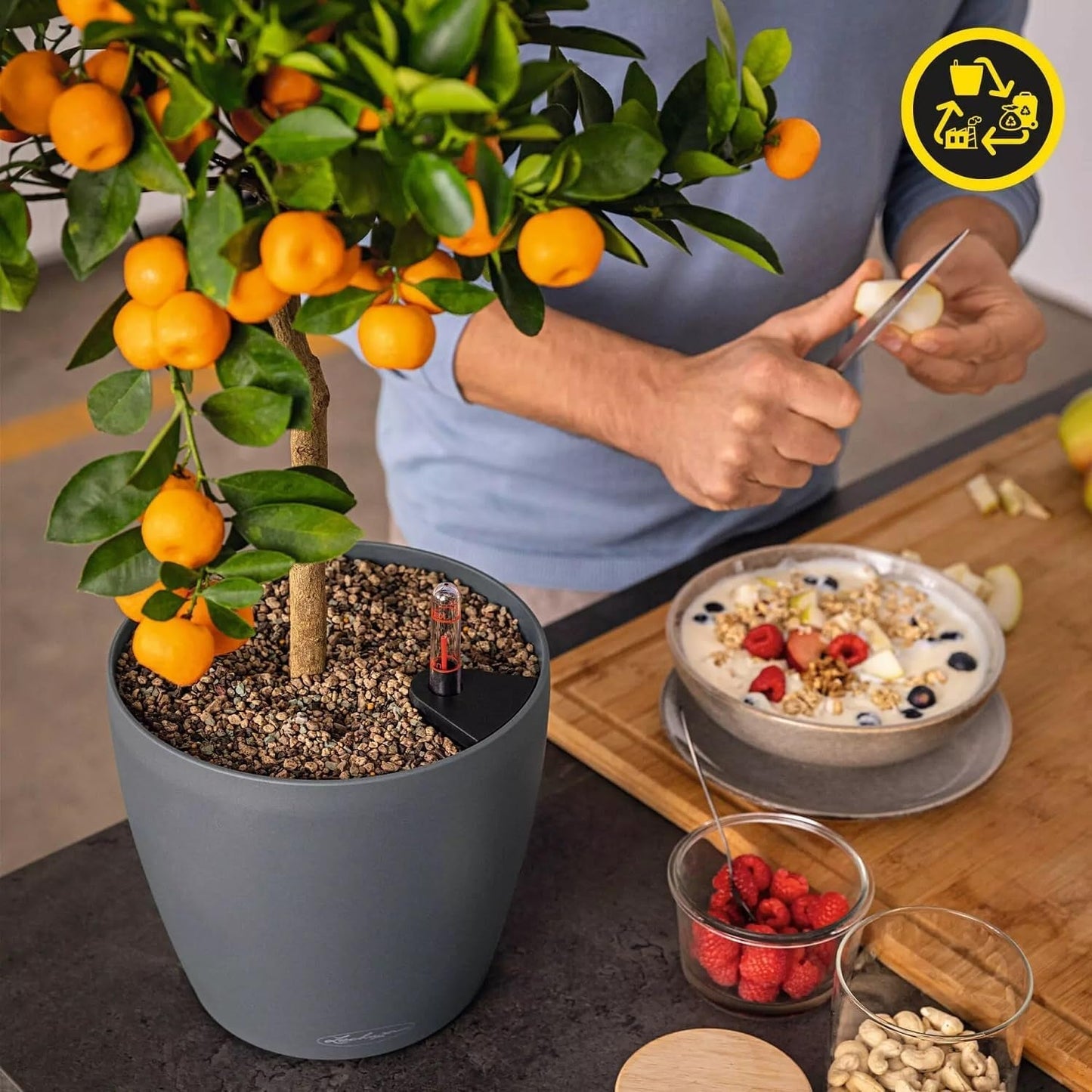 LECHUZA Classico Color ECO 35 Světle šedý květináč se zavlažovacím systémem a ukazatelem hladiny vody | Vyrobeno ze 100% recyklovaného plastu | Matný povrch | Ø 34,5 x 32,5 cm | 18930