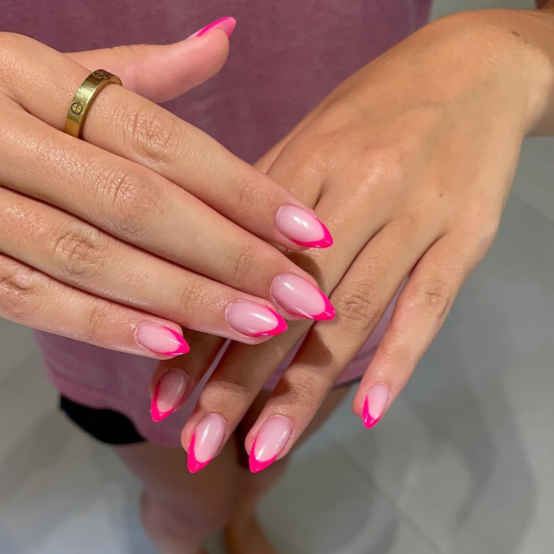 Dlouhé francouzské tipy Zlaté třpytivé lepidlo na dlouhé čtvercové nehty Glitter French Tip Sada umělých nehtů čtvercové umělé nehty pro ženy 24ks