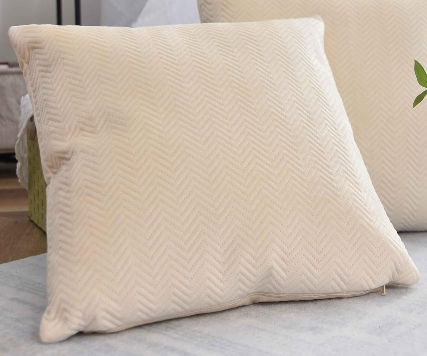 Box na záclony Polštář Dekorativní polštář DxŠ 45X45 cm Zelený žakárový "Greta" s designem rybí kosti Snadná údržba Zapínání na zip 320G Měkká výplň - Různé barvy, 2023510 Cestovní polštáře Naty Shop Cream