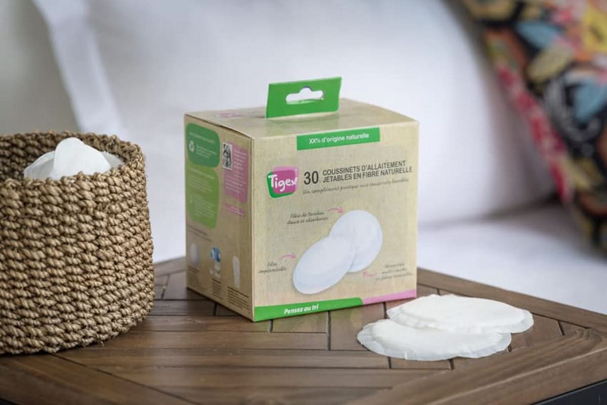 Jednorázové kojící podložky | 94 % surovin přírodního původu | S organickou bavlněnou taškou | 28 tamponů Příslušenství Jídlo a kojení Bebe Naty Shop