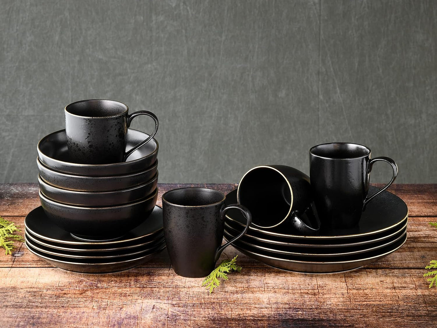 CreaTable, 22699, Industrial Gold BLACK Series, 16dílná sada nádobí pro 4, Porcelánová kombinovaná služba, Vhodné do myčky a mikrovlnné trouby, Kvalitní výroba