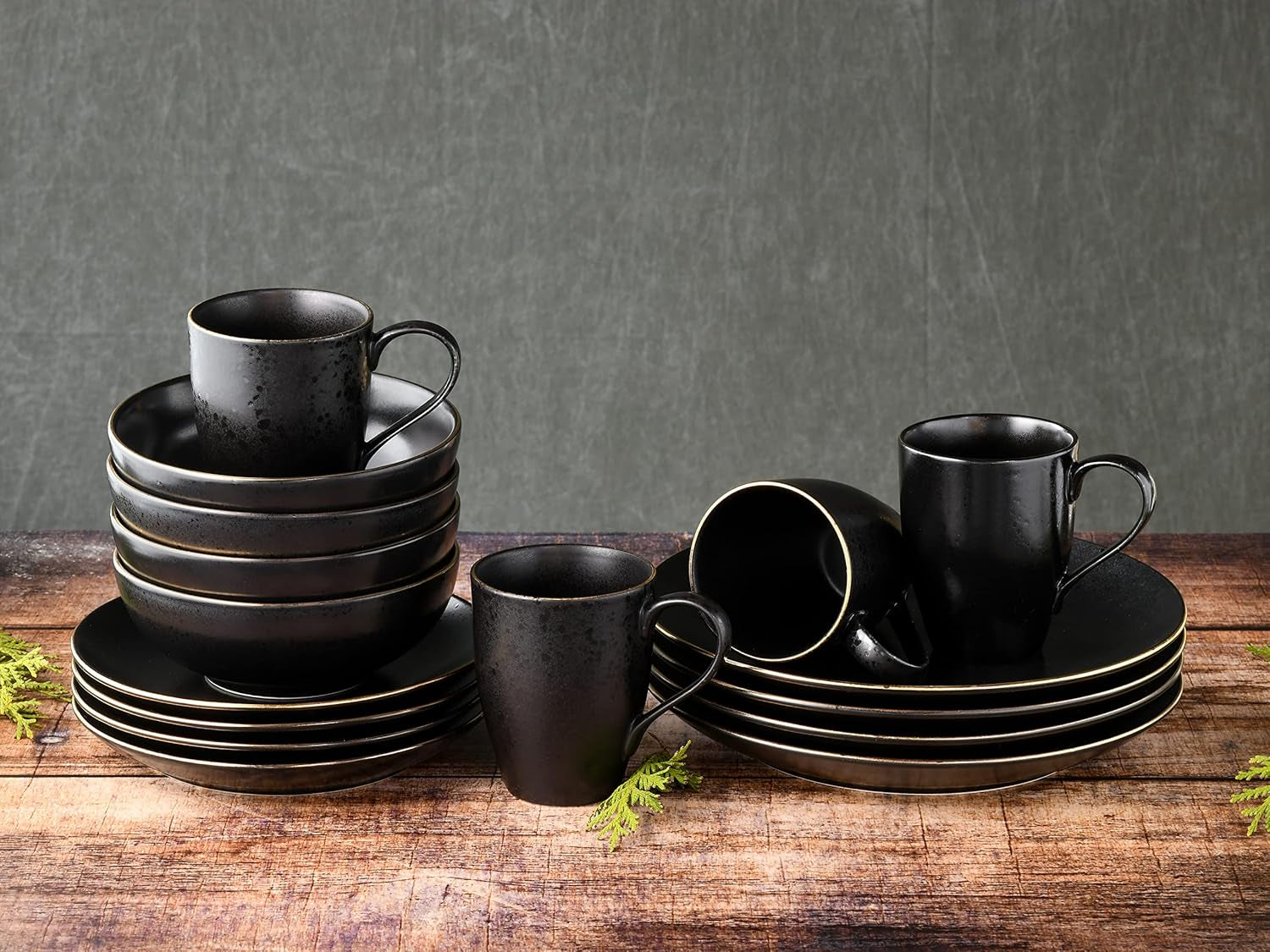 CreaTable, 22699, Industrial Gold BLACK Series, 16dílná sada nádobí pro 4, Porcelánová kombinovaná služba, Vhodné do myčky a mikrovlnné trouby, Kvalitní výroba