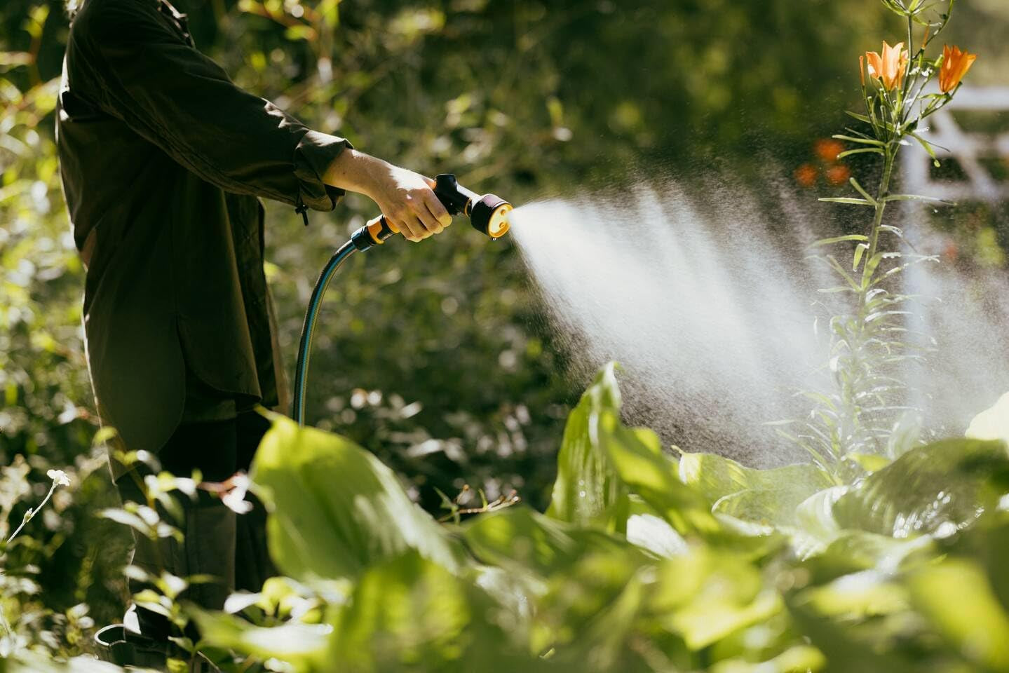 Fiskars S zahradní hadice, řada X, vodní hadice pro ruční zavlažování, 13 mm (1/2"), délka: 15 m, univerzální připojení, UV ochrana, ochrana proti mrazu, odolná proti kroucení, modrá, 1076044