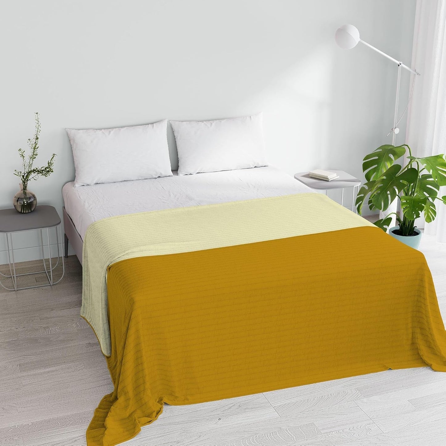 Letní přikrývka z mikrovlákna oranžové/rezavá na manželskou postel 250 X 250 cm Naty Shop Přikrývky a přikrývky Manželské hořčičné/smetanové 250X250 cm