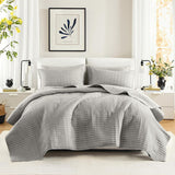 Comfort Spaces Sada přikrývek Kienna Luxusní letní přikrývka s dvojitým stehem Lehká měkká povlečení na celý rok Slušivé povlaky na polštáře Bílá přikrývka pro postele velikosti King (264,2 x 228,6 cm) Přikrývky a přikrývky Naty Shop Šedá královská/Cal King (104"X90")