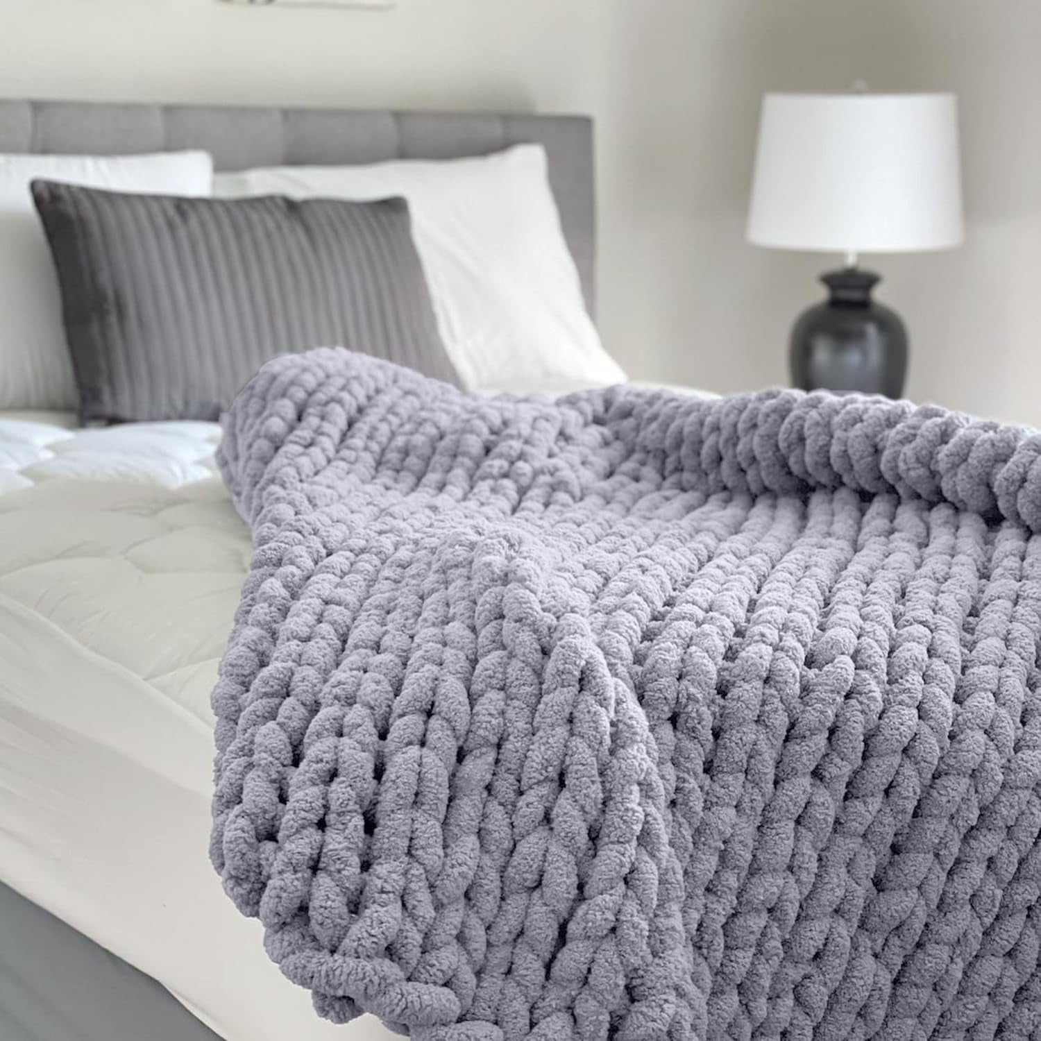Masivní pletená deka, přehoz, 100% ručně pletená žinylkovou přízí Jumbo (127 X 152,4 cm, šeříkově šedá) Postele a přikrývky Adyrescia