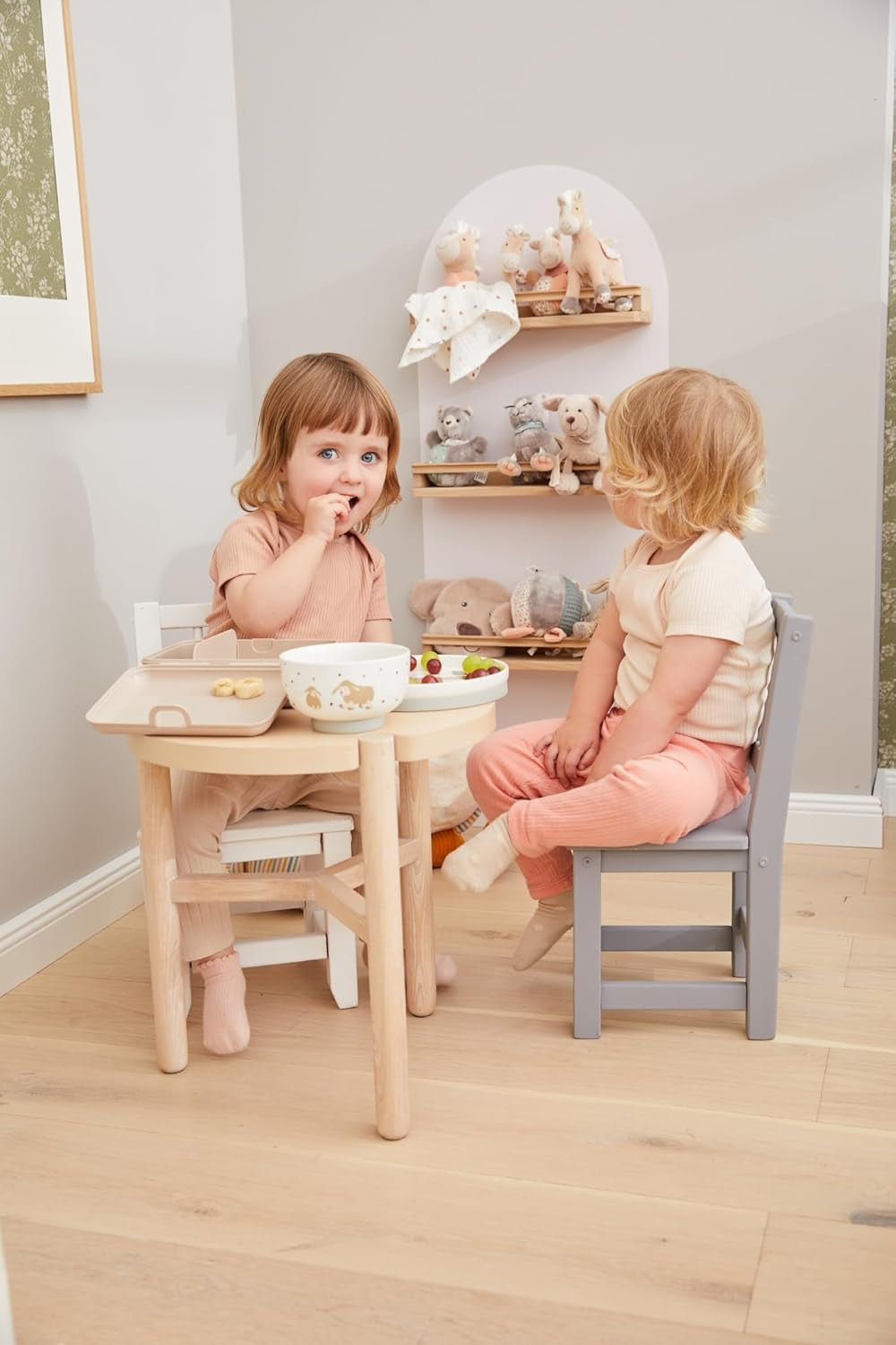 Porcelánová sada nádobí Sterntaler Rustikální design - Protiskluzová a odnímatelná silikonová základna Sada nádobí pro miminka a děti s talířkem, 400 ml miska a 200 ml hrnek, bílá
