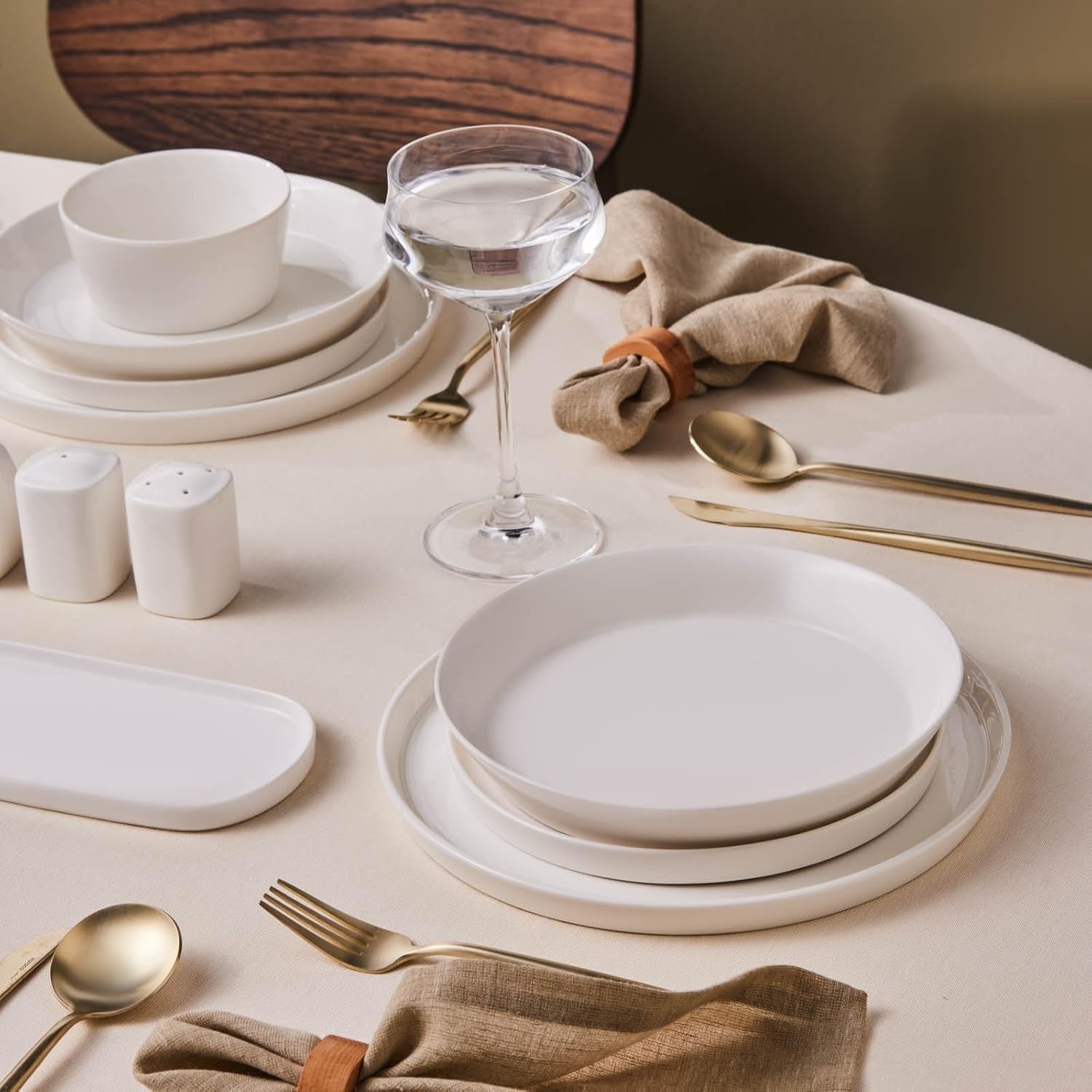 Sada nádobí Karaca Stream Bone Bomo pro 12 osob Sada elegantních čtvercových talířů Sada elegantního bílého porcelánového nádobí