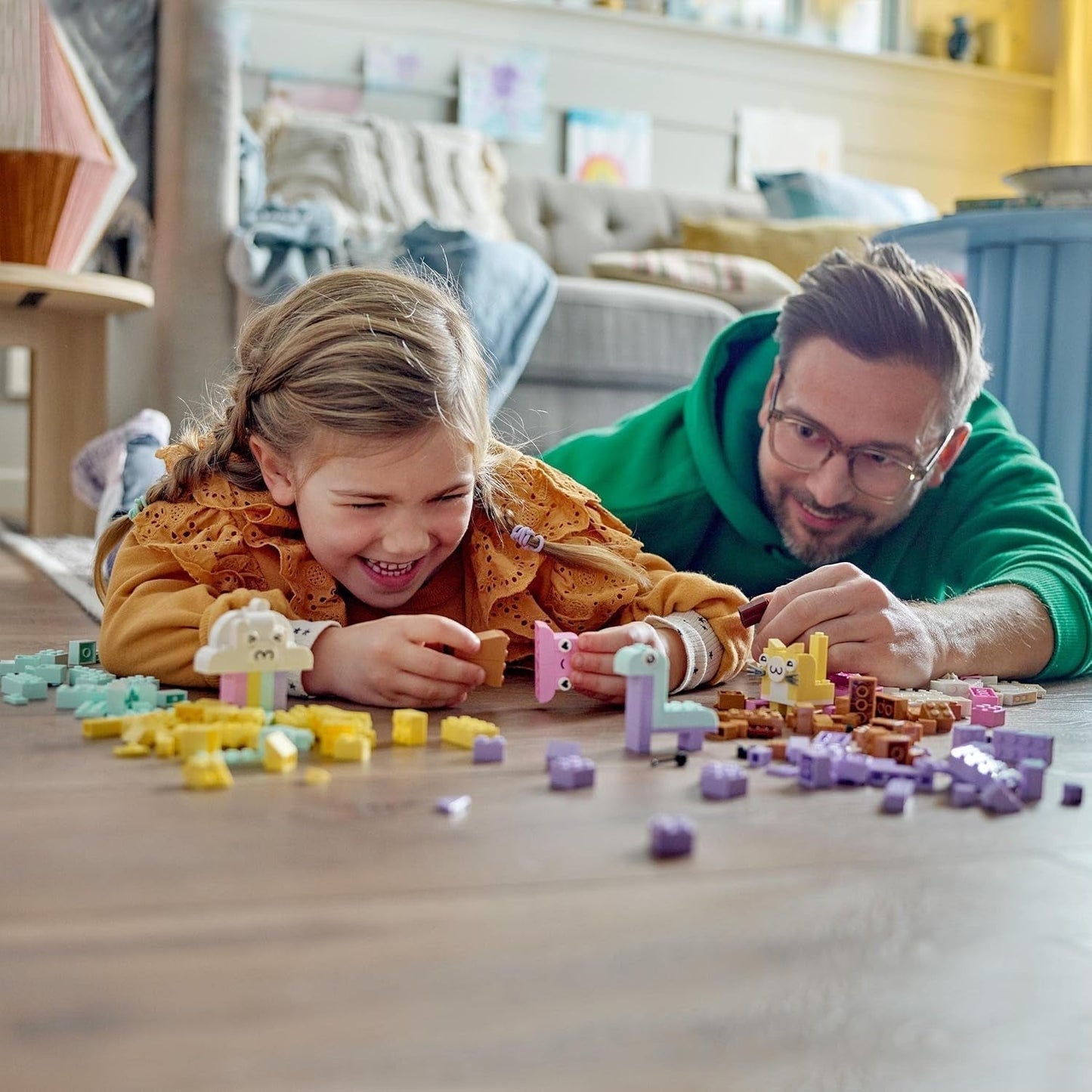 LEGO 11028 Classic Pastelová kreativní stavebnice Kostka, Stavebnice pro dívky a chlapce od 5 let s modely; zmrzlina, dinosaurus, kočka a další Stavebnice Besuche den LEGO-Store