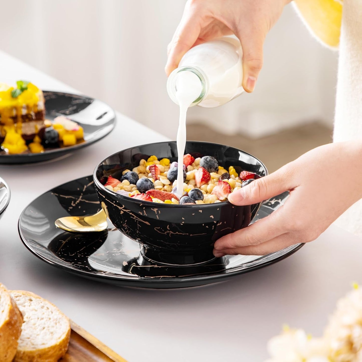 Porcelánová sada nádobí řady LOVECASA Daphne SWEET 24dílná kombinovaná sada Zlatý design Talíře Dezertní talíře Cereální misky a talíře pro 6