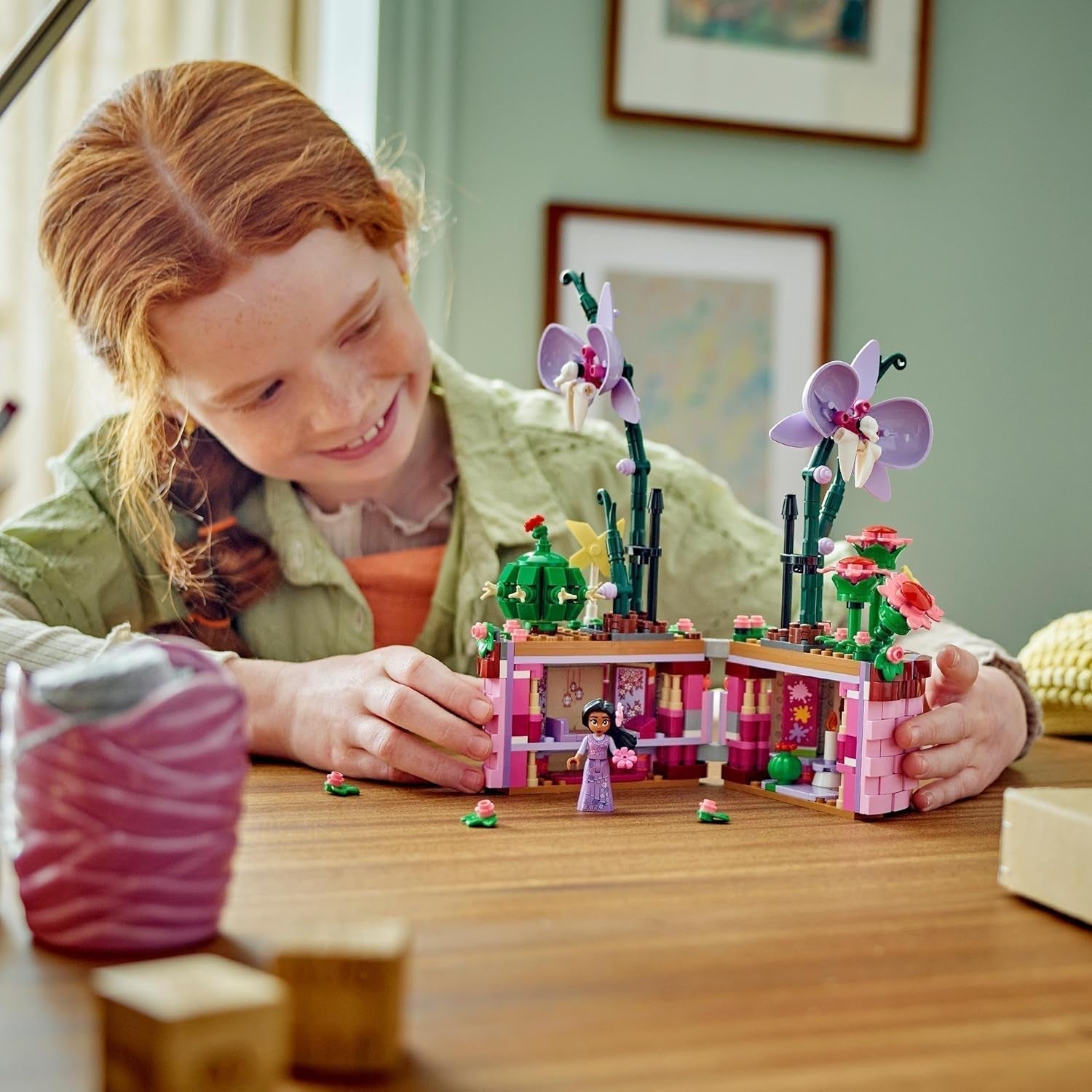 LEGO Ç€ Disney Encanto Isabellin květináč, dětská stavebnice orchidej, dekorativní stavebnice s minipanenkou filmové postavy, tip na dárek pro dívky a chlapce od 9 let 43237 Stavebnice Beuche den LEGO-Store