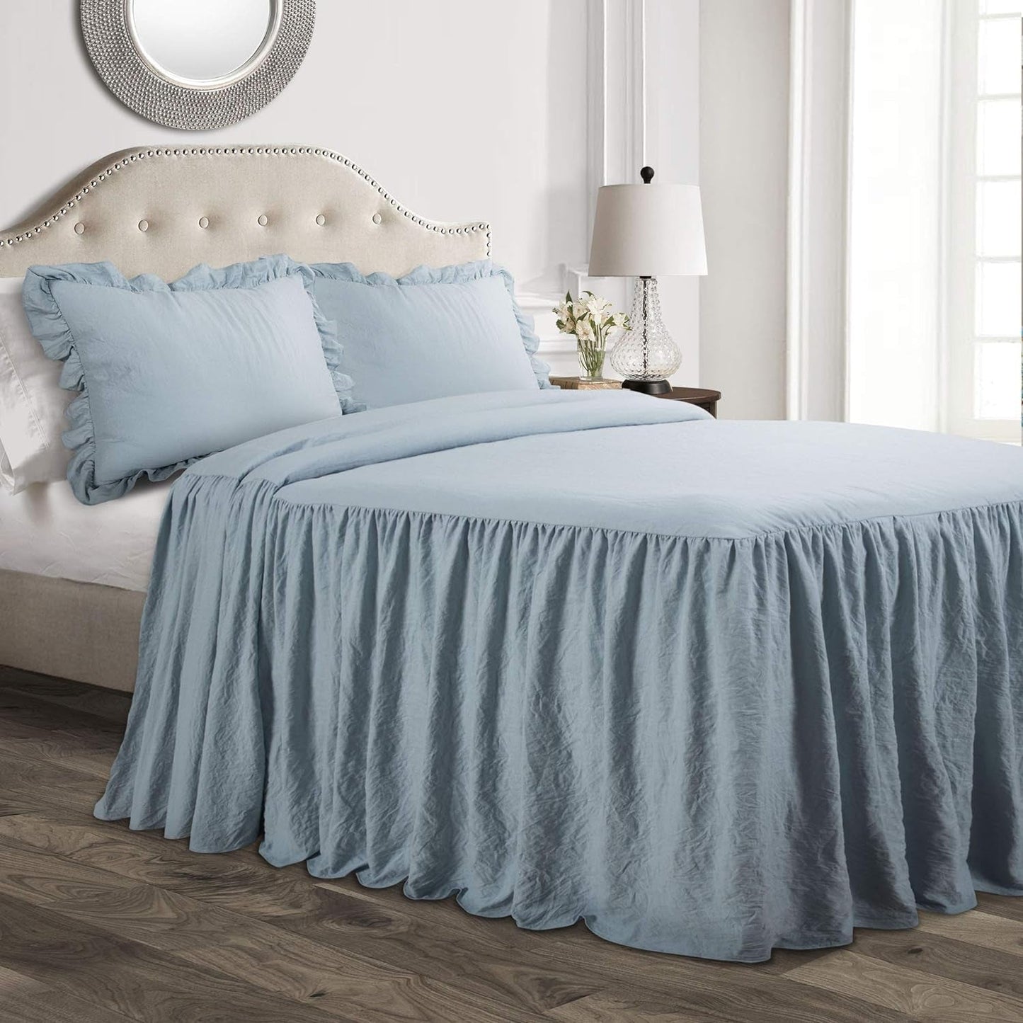 Lush Decor Ruffle Sukně Povlečení Sada 3dílná Luxusní Farm House Povlečení Elegantní Okouzlující Ruffle Detail Nadčasový styl a klasický design Měkký a lehký King Size Lush Decor Postele a přikrývky Námořnická modř Queen