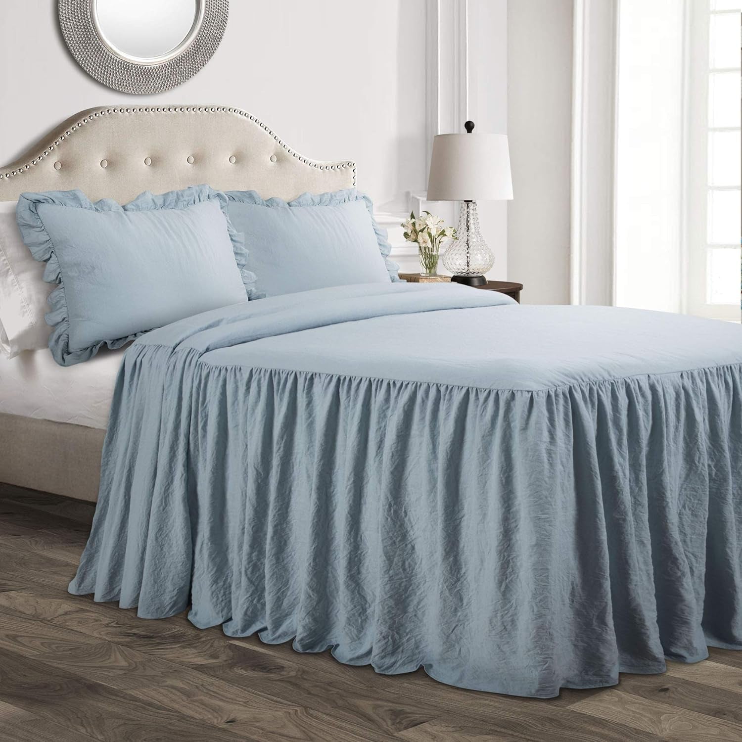 Lush Decor Ruffle Sukně Povlečení Sada 3dílná Luxusní Farm House Povlečení Elegantní Okouzlující Ruffle Detail Nadčasový styl a klasický design Měkký a lehký King Size Lush Decor Postele a přikrývky Námořnická modř Queen