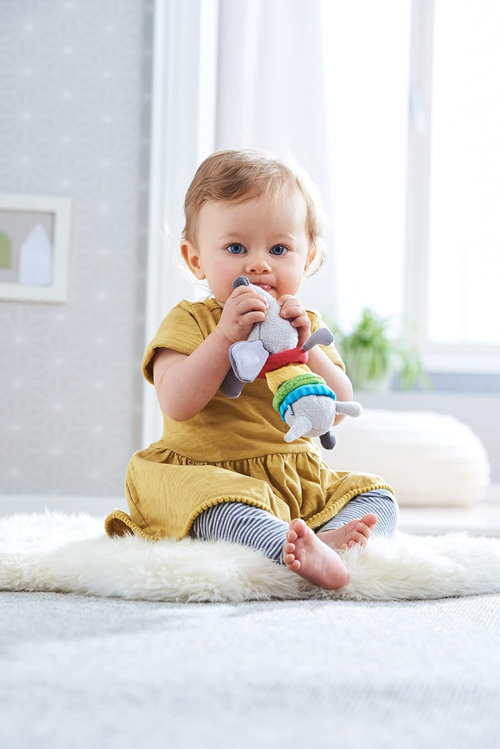 HABA 304771 - Figurka jezevčíka chrastítko, látková hračka pro miminko s chrastícím motorem, hračka od 6 měsíců Toys Bebe Naty Shop