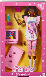 Barbie Rewind - Nostalgická sběratelská figurka ve stylu 80. let s nádhernými vlasy a oblečením, včetně TV, popcornu a telefonu, pro fanoušky a sběratele, HJX19