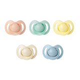 Nuby – Sada 5 ks měkkých silikonových ortodontických dudlíků a dudlíků | 3 modely pro den a noc | 2 modely, které svítí ve tmě | Bez BPA | Tvar podobný prsům | Na 18-36 měsíců