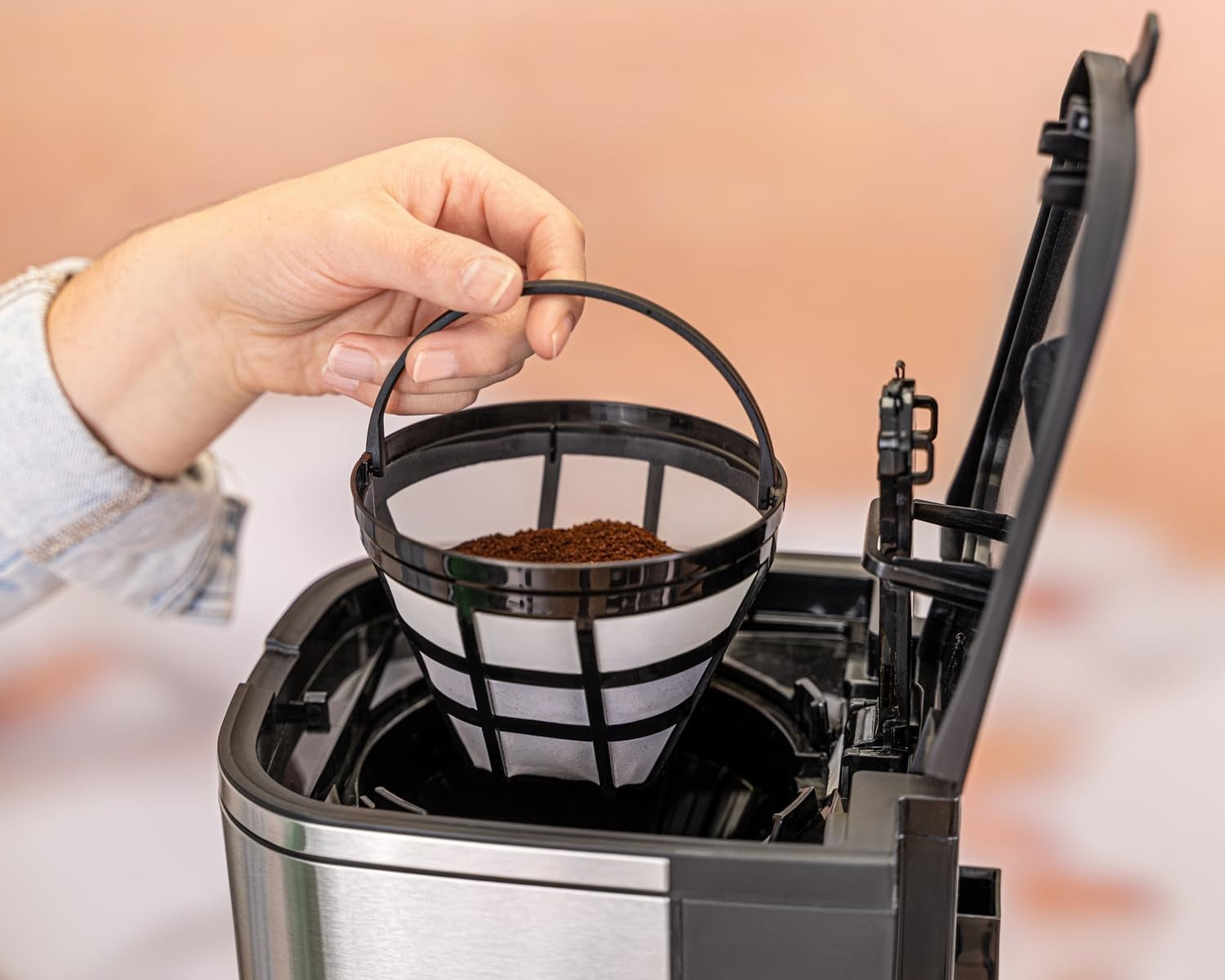 Espresso s filtrem Rommelsbacher FKM 1000 - nádržka na vodu 1,5 litru na 12 šálků kávy, skleněná karafa, odložený start, funkce udržování teploty, funkce aroma, odnímatelný držák filtru 1x4