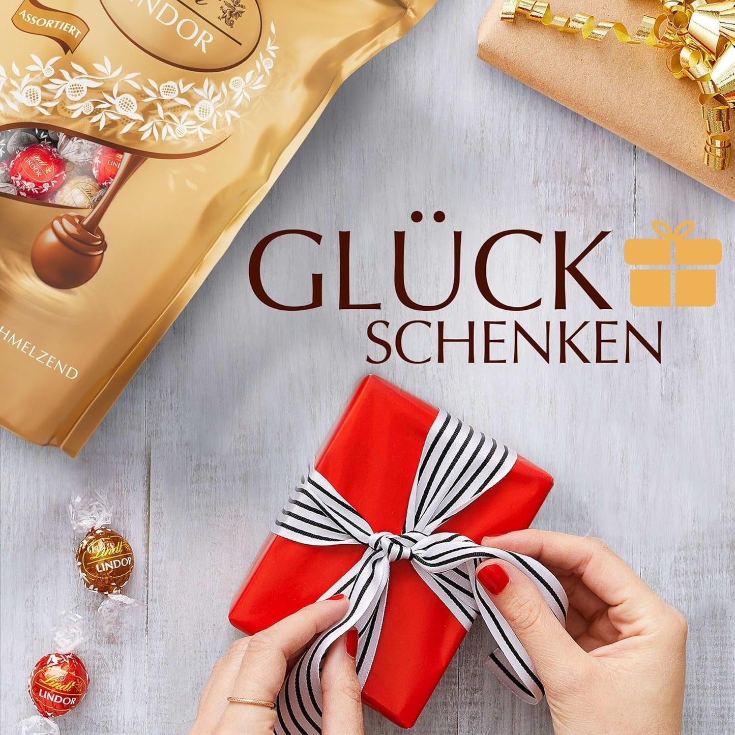Klasický sortiment čokoládových kuliček Lindt LINDOR | cca. 80 kuliček čokolády (mléčná, bílá, hořká 60%, oříšková) | Velké balení, 1 kg