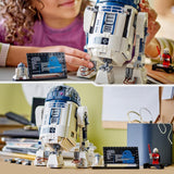 Sada modelů LEGO Star Wars R2-D2 pro děti, chlapce a dívky, sestavitelná figurka droida s minifigurkou Dartha Maleka k 25. výročí a dekoračním talířem, kolekce Nápad na dárek 75379 Stavebnice Besuche den LEGO-Store