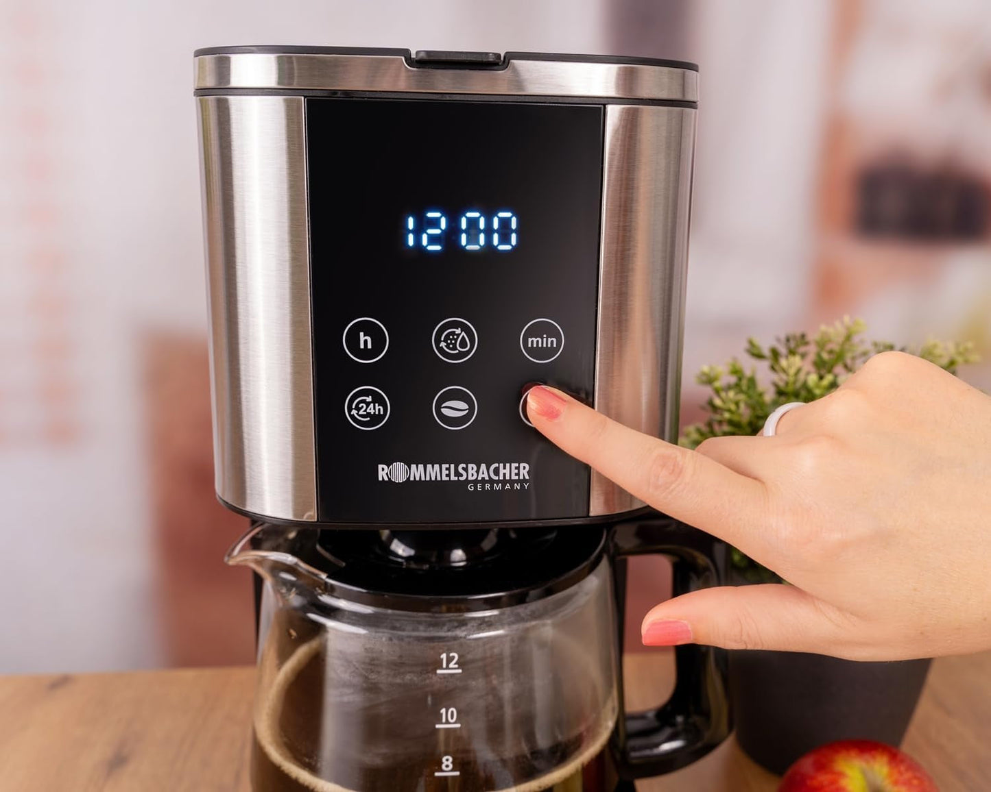 Espresso s filtrem Rommelsbacher FKM 1000 - nádržka na vodu 1,5 litru na 12 šálků kávy, skleněná karafa, odložený start, funkce udržování teploty, funkce aroma, odnímatelný držák filtru 1x4