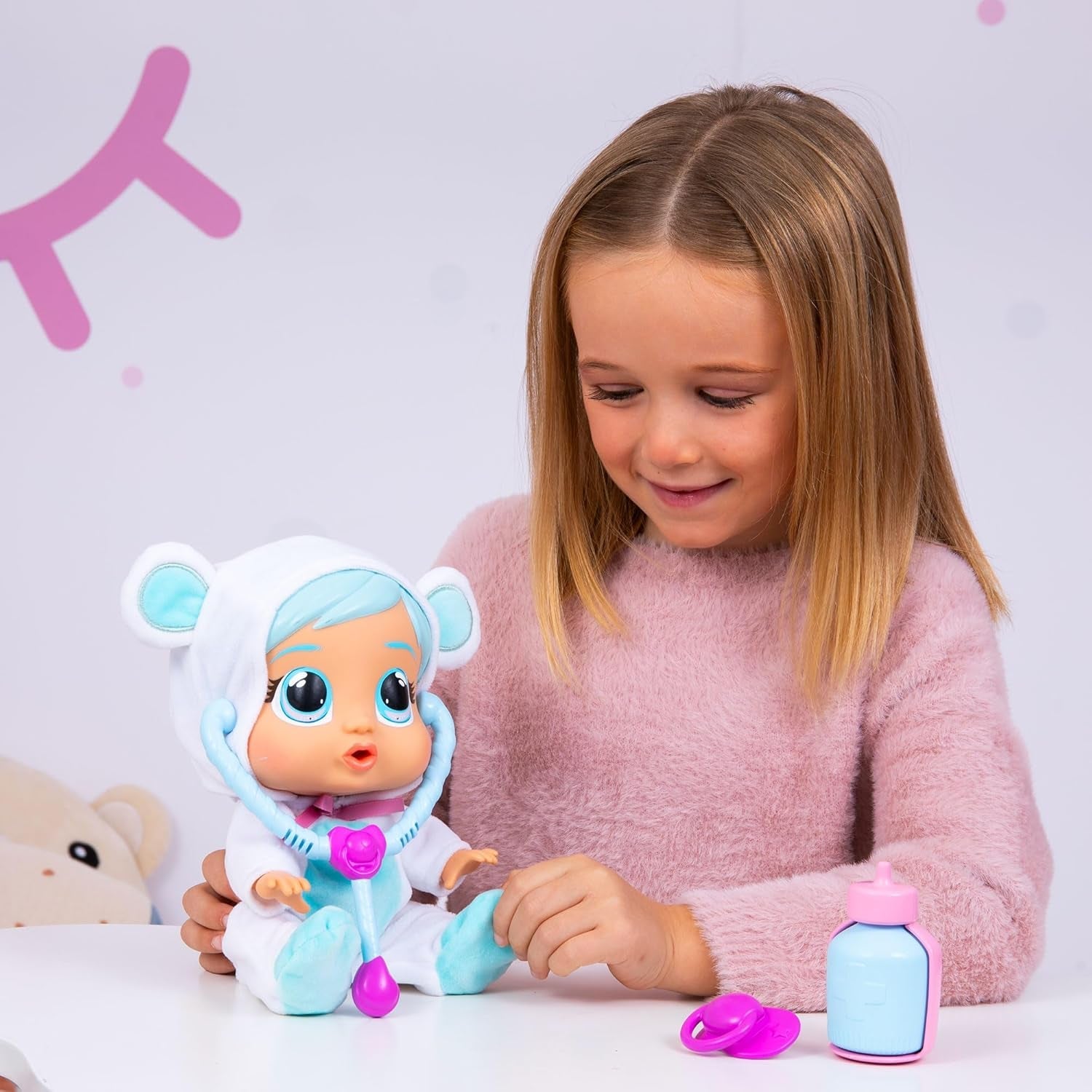 Cry Babies Loving Care Panenka Kristal, panenka Kristal Loving Care se 3 doplňky pro hru na doktora, ošetřovatelskou péči, pláč se skutečnými slzami, hračka pro 18měsíční miminko